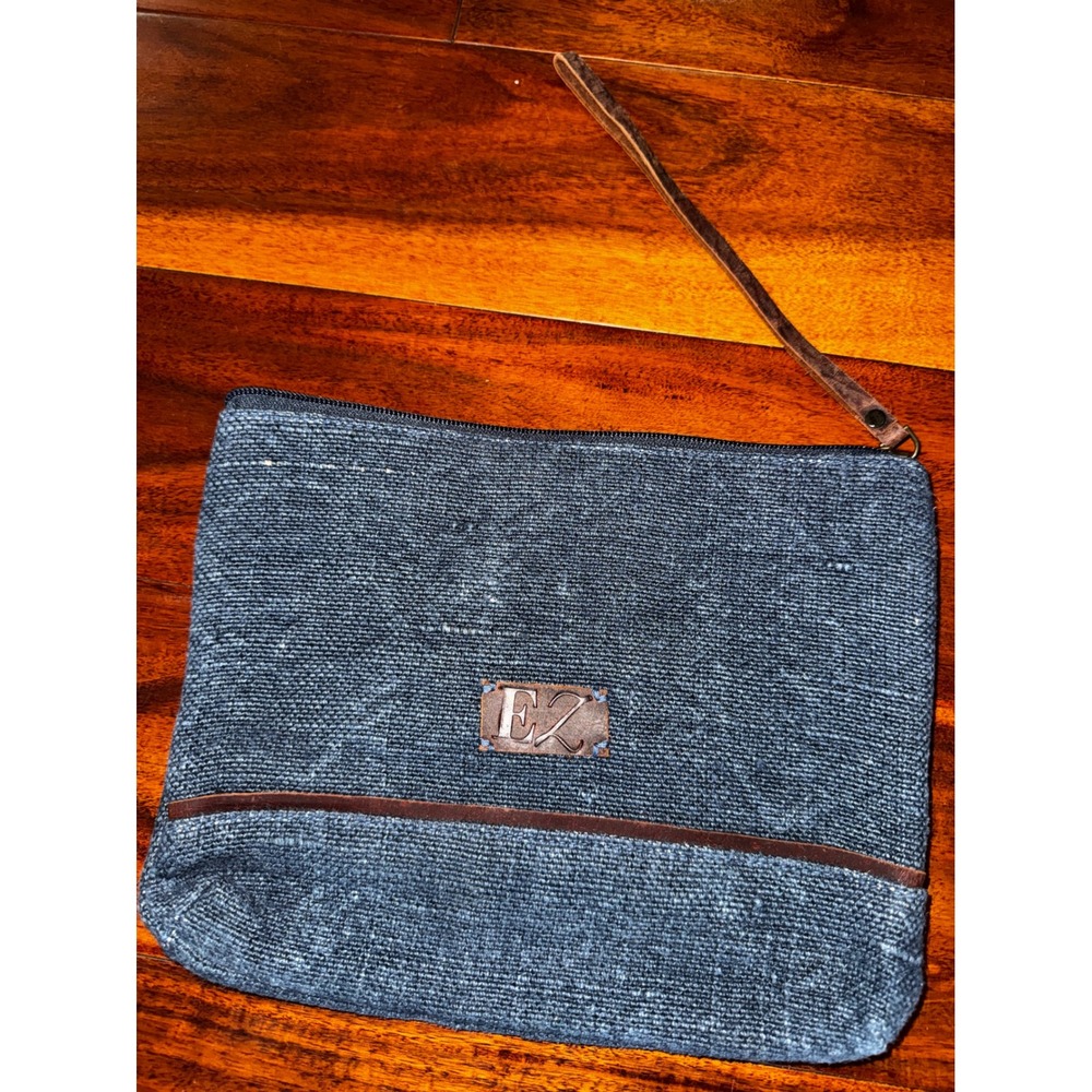 Elsie & Zoey Wristlet Women OS Blue Excellent Canvas Leather Trim Pouch Clutch